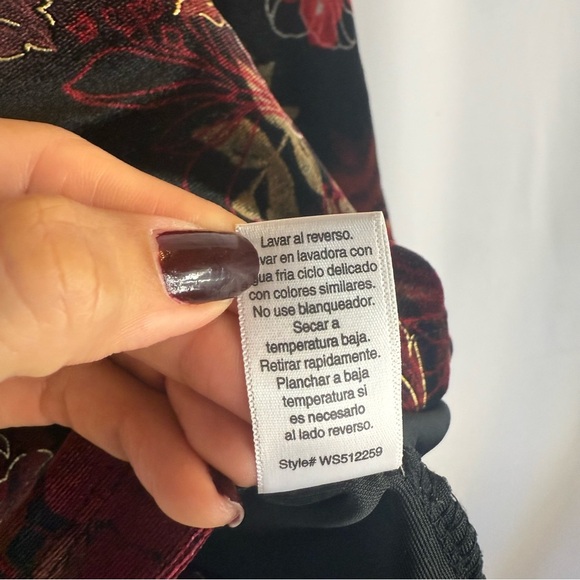 Floral Velvet Blouse - Red and Black - Picture 8 of 10